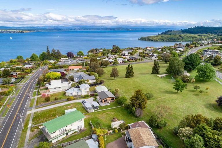 Photo of property in 2/736 Acacia Bay Road, Acacia Bay, Taupo, 3330