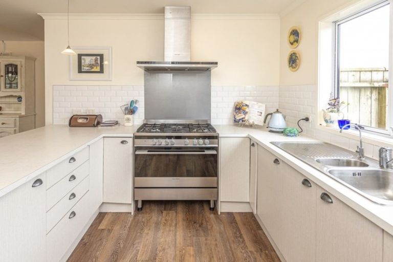 Photo of property in 6 Attrill Place, Tawhero, Whanganui, 4501