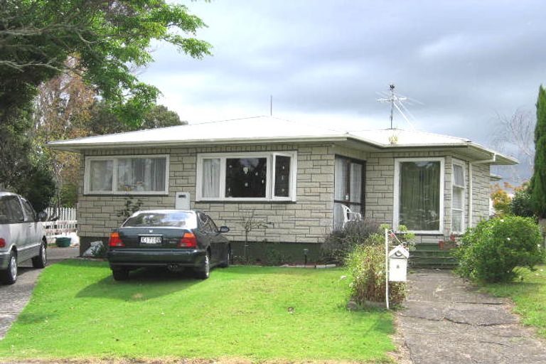 Photo of property in 8 Patts Avenue, Glendene, Auckland, 0602