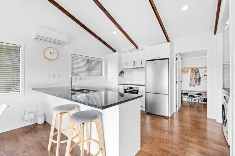 Photo of property in 5b Kauri Road, Stanmore Bay, Whangaparaoa, 0932