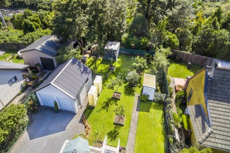 Photo of property in 81 Gemstone Drive, Birchville, Upper Hutt, 5018