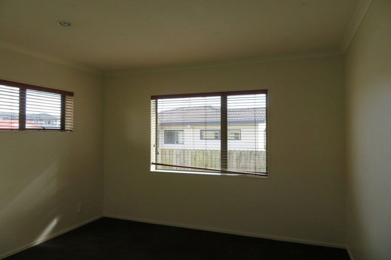Photo of property in 19 Medallion Drive, Oteha, Auckland, 0632