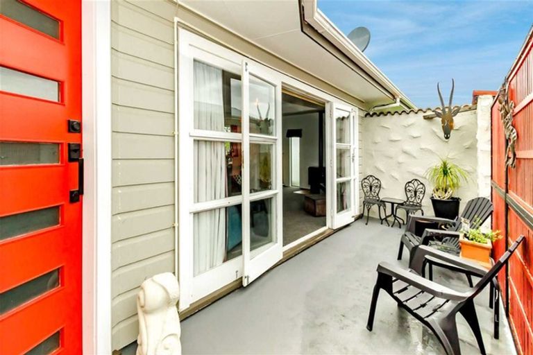 Photo of property in 43 Walton Road, Paraparaumu Beach, Paraparaumu, 5032