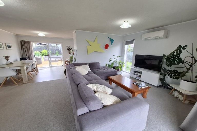 Photo of property in 42 Branch Road, Highlands Park, New Plymouth, 4312