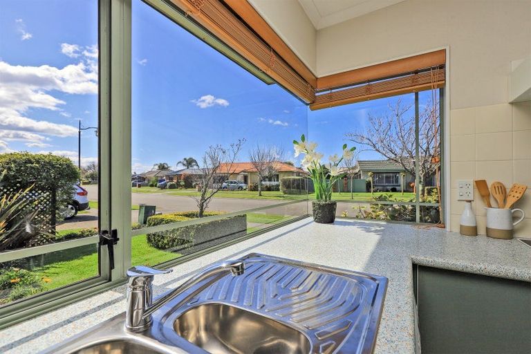 Photo of property in 2 Addington Place, Taradale, Napier, 4112