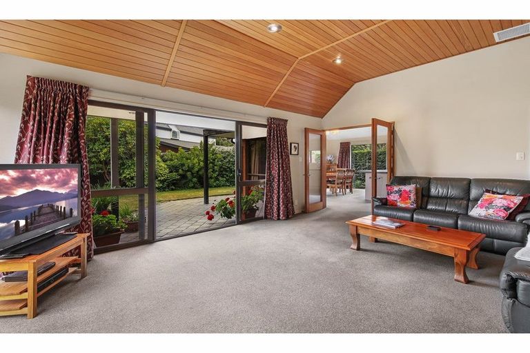 Photo of property in 2/35 Glenburn Place, Avonhead, Christchurch, 8042