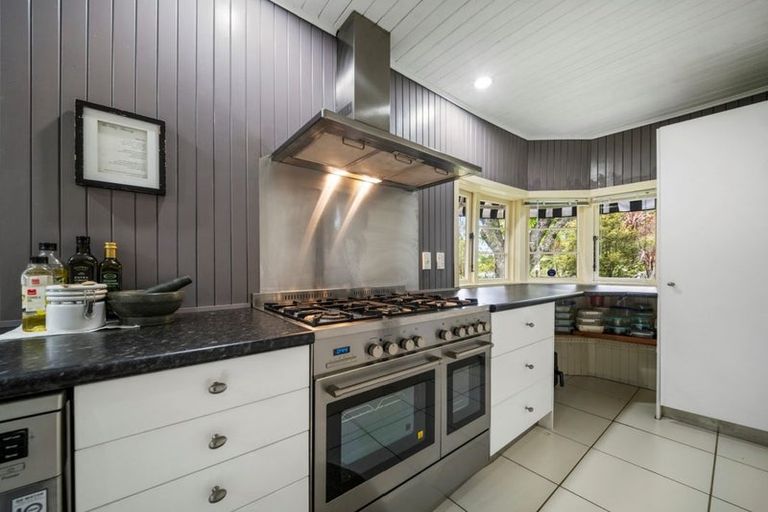 Photo of property in 21 Kopiko Road, Titirangi, Auckland, 0604