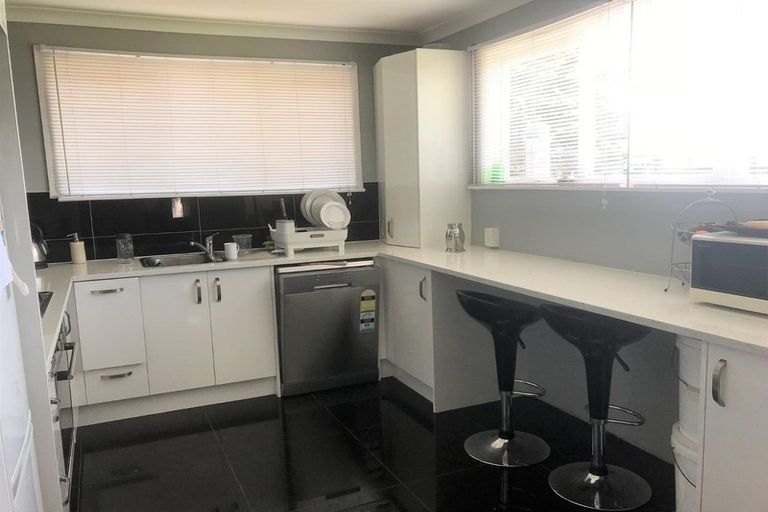 Photo of property in 305 Richardson Road, New Windsor, Auckland, 1041