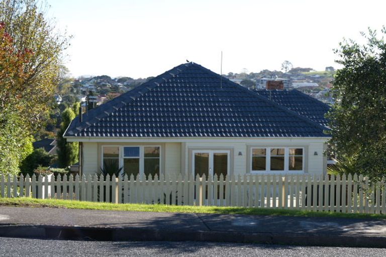 Photo of property in 1/112 Litten Road, Cockle Bay, Auckland, 2014
