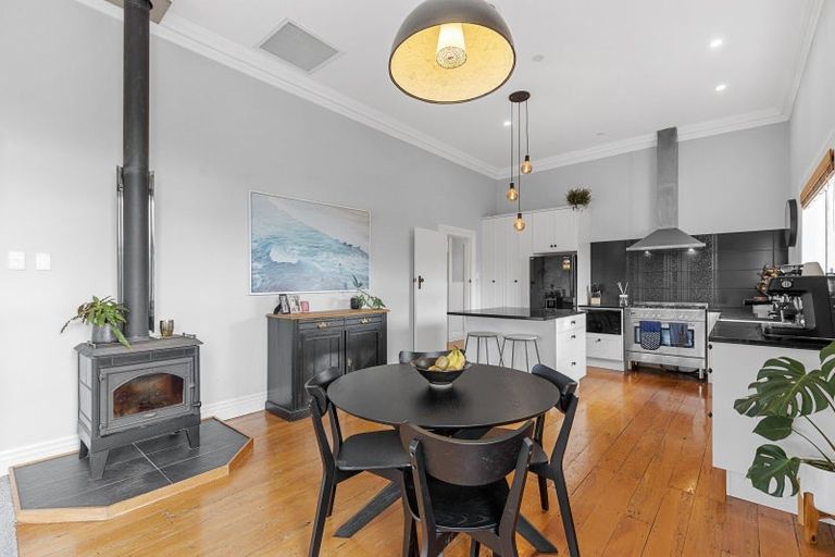 Photo of property in 17 Perrin Place, Kelvin Grove, Palmerston North, 4414