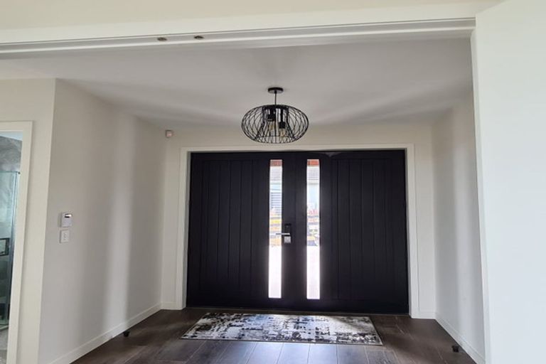 Photo of property in 15 Lawrence Carter Drive, Bombay, 2675