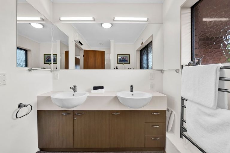 Photo of property in 5 Ruskin Place, Westown, New Plymouth, 4310