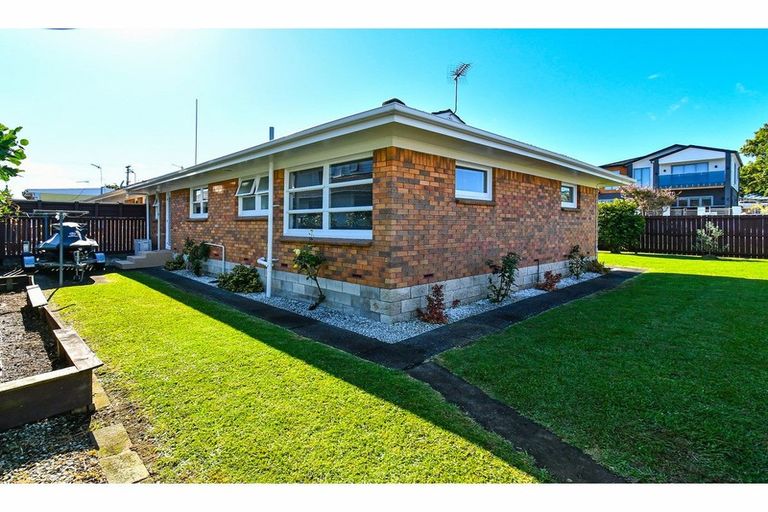 Photo of property in 2b Chestnut Road, Papatoetoe, Auckland, 2025