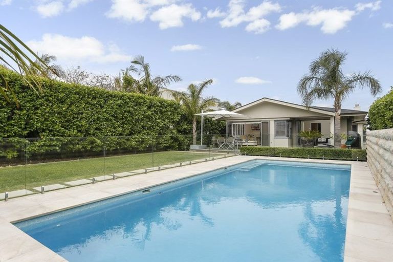 Photo of property in 14 Churchill Road, Murrays Bay, Auckland, 0630