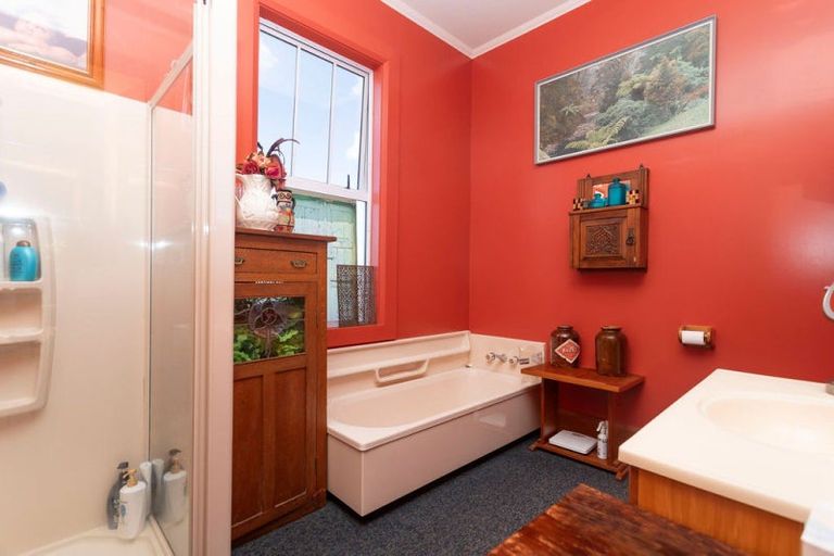 Photo of property in 21 Chamberlain Street, Dannevirke, 4930