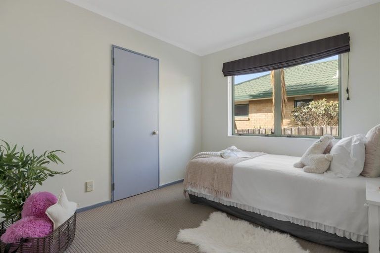 Photo of property in 5 Burnt Oak Drive, Pyes Pa, Tauranga, 3112