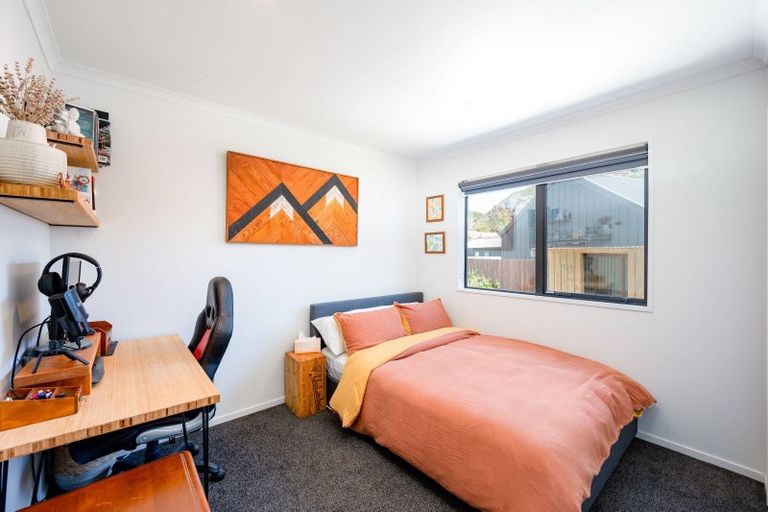 Photo of property in 8 Kingfisher Crescent, Albert Town, Wanaka, 9305