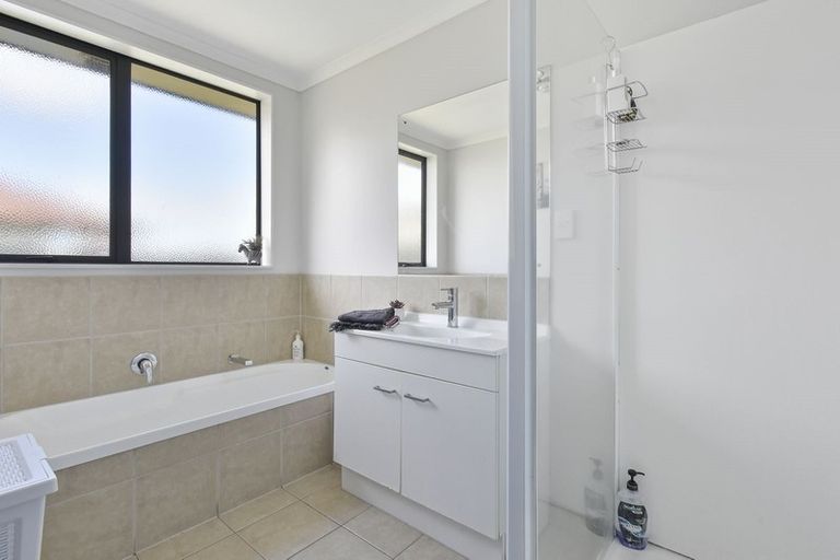 Photo of property in 5 Keri Vista Rise, Papakura, 2110