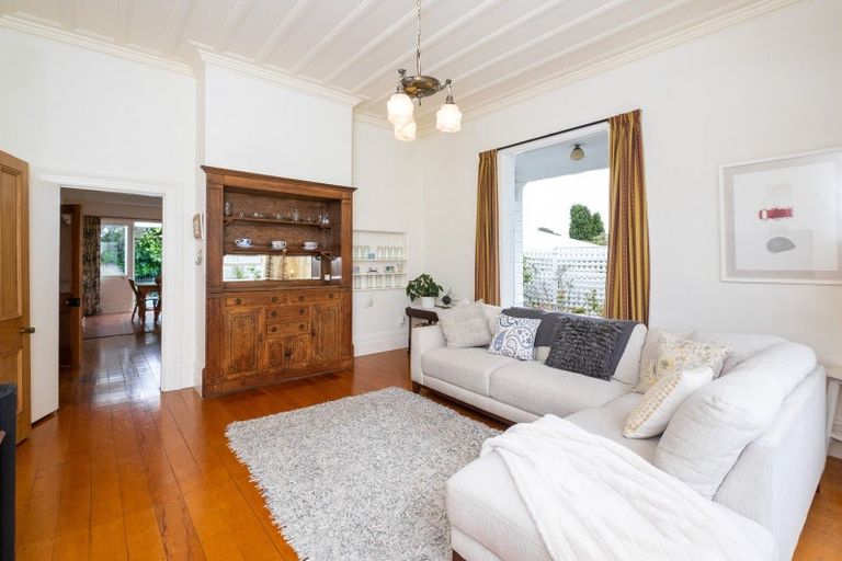 Photo of property in 14 Elizabeth Road, Bluff Hill, Napier, 4110