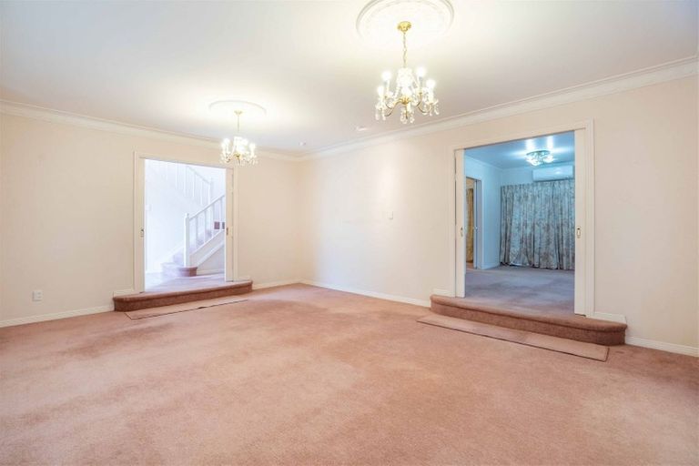 Photo of property in 14 Javelin Place, West Harbour, Auckland, 0618