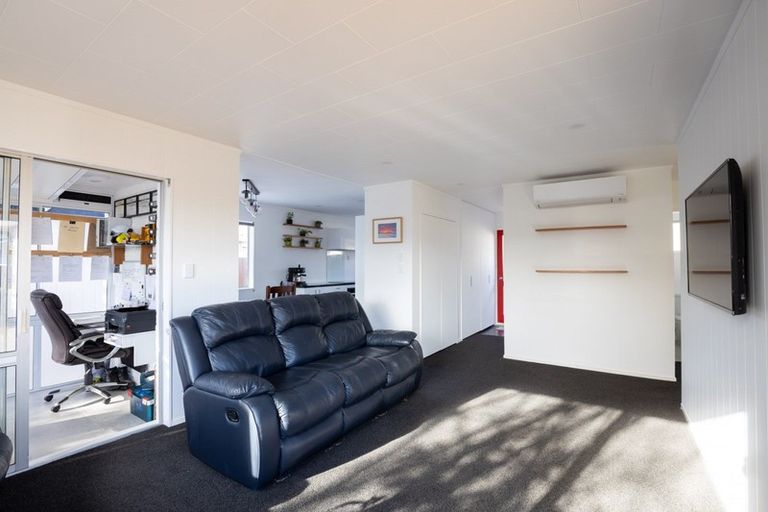 Photo of property in 1/7 Brierley Place, Marfell, New Plymouth, 4310
