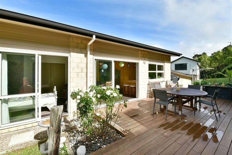 Photo of property in 17 Waldorf Crescent, Orewa, 0931