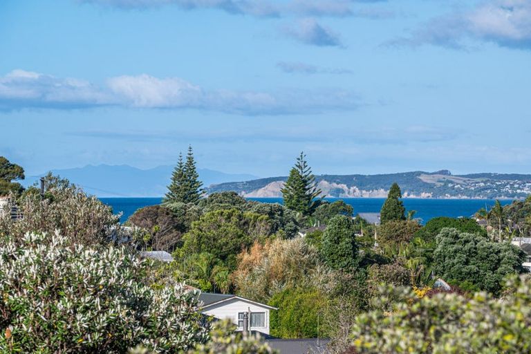 Photo of property in 15 Rosario Crescent, Red Beach, 0932