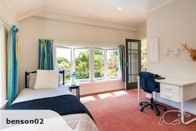 Photo of property in 1 Tauroa Road, Havelock North, 4130