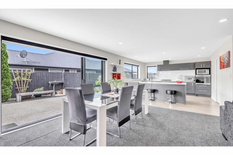 Photo of property in 16 Huntingdon Drive, Rangiora, 7400