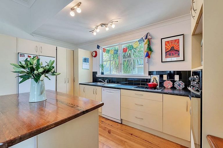 Photo of property in 23 Kowhai Street, Helensville, 0800