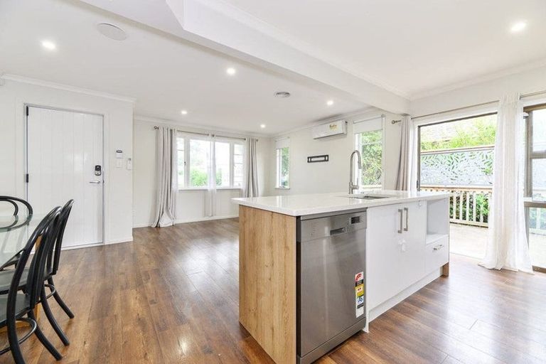 Photo of property in 11 Harrington Road, Henderson, Auckland, 0610