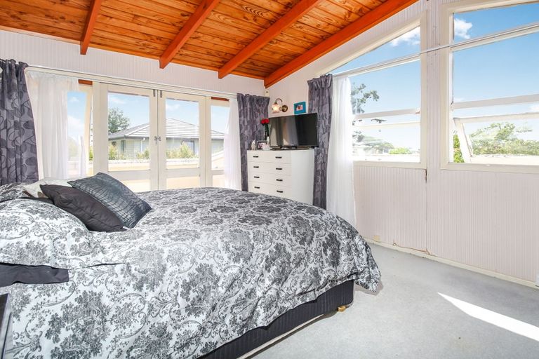 Photo of property in 3 Crompton Road, Massey, Auckland, 0614