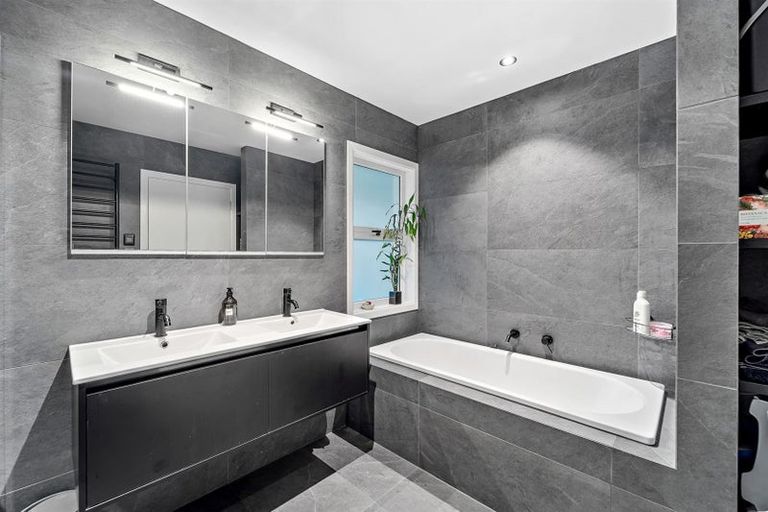 Photo of property in 1 Heathcote Road, Castor Bay, Auckland, 0620