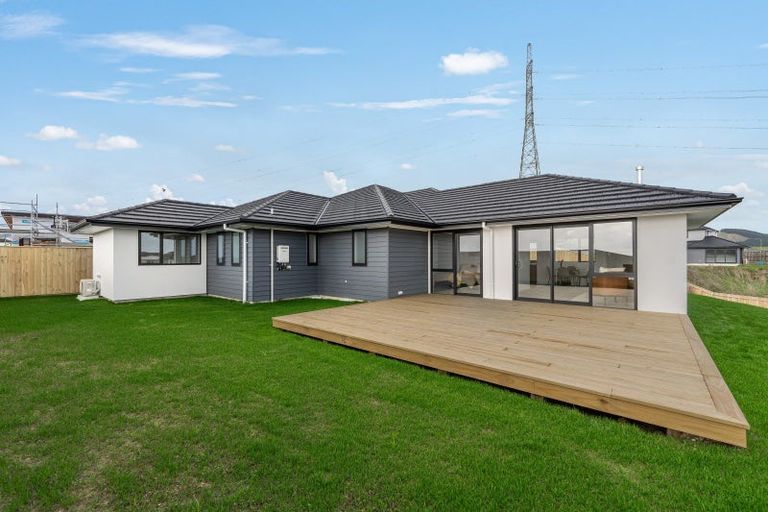 Photo of property in 57 Atlantic Drive, Fitzherbert, Palmerston North, 4410