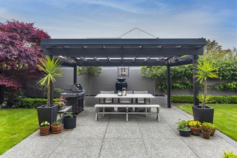 Photo of property in 135a Avonhead Road, Avonhead, Christchurch, 8042