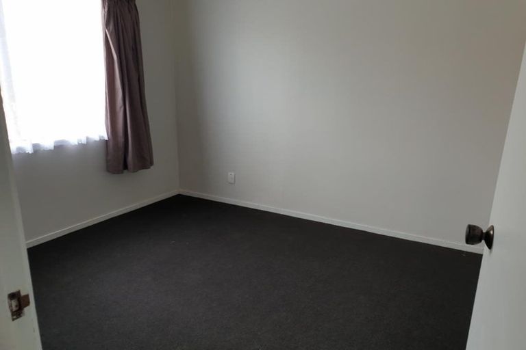Photo of property in 2/27 Templeton Place, Clendon Park, Auckland, 2103