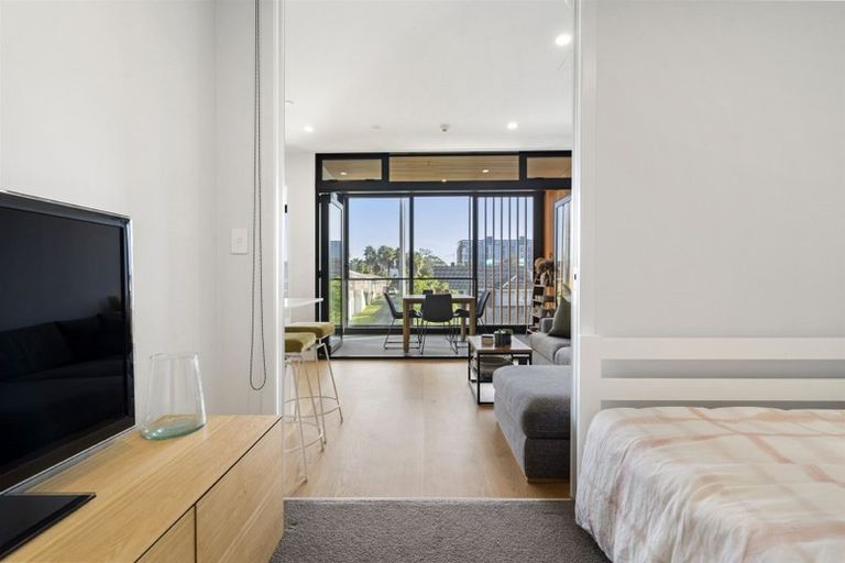 Photo of property in Frank Sargeson Apts, 102/80 Anzac Street, Takapuna, Auckland, 0622