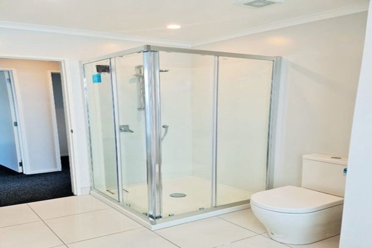 Photo of property in 5 Courage Road, Papakura, 2110