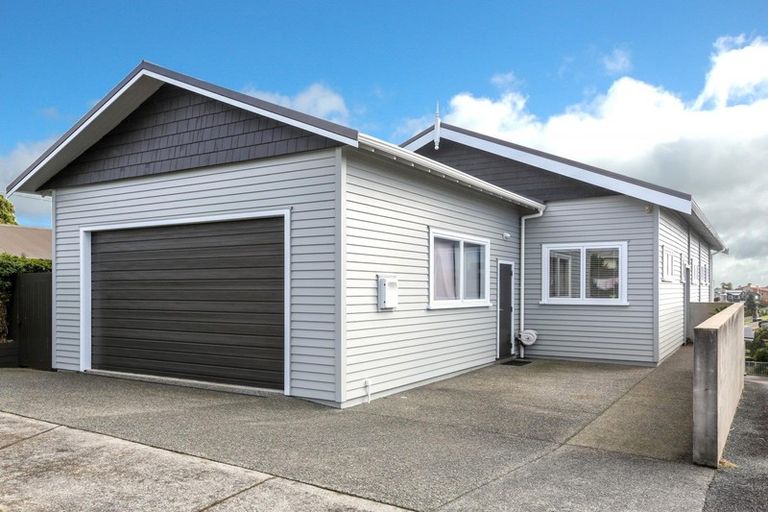 Photo of property in 20 Dorset Avenue, Westown, New Plymouth, 4310