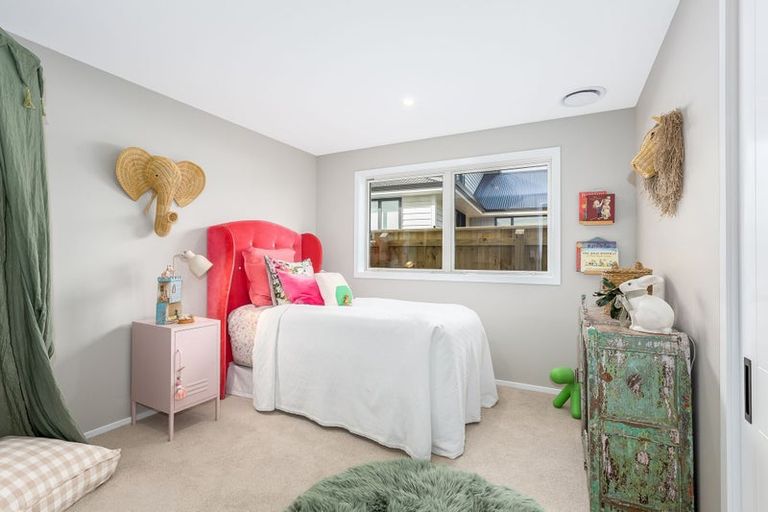 Photo of property in 28 Te Hoiere Street, Aotea, Porirua, 5024
