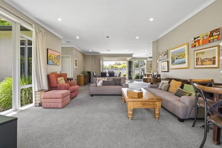 Photo of property in 61 Bowen Street, Cambridge, 3434