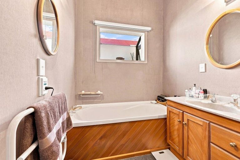 Photo of property in 55 Royal Crescent, Saint Kilda, Dunedin, 9012