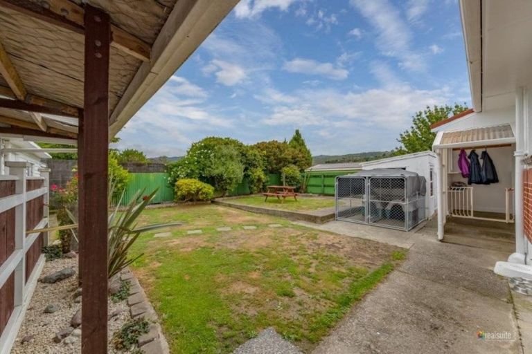Photo of property in 16 Charles Street, Clouston Park, Upper Hutt, 5018