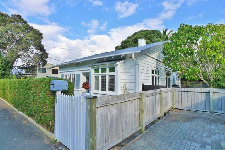 Photo of property in 29 Stafford Road, Northcote Point, Auckland, 0627