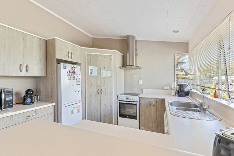 Photo of property in 2/3 Sandel Rise, Merrilands, New Plymouth, 4312