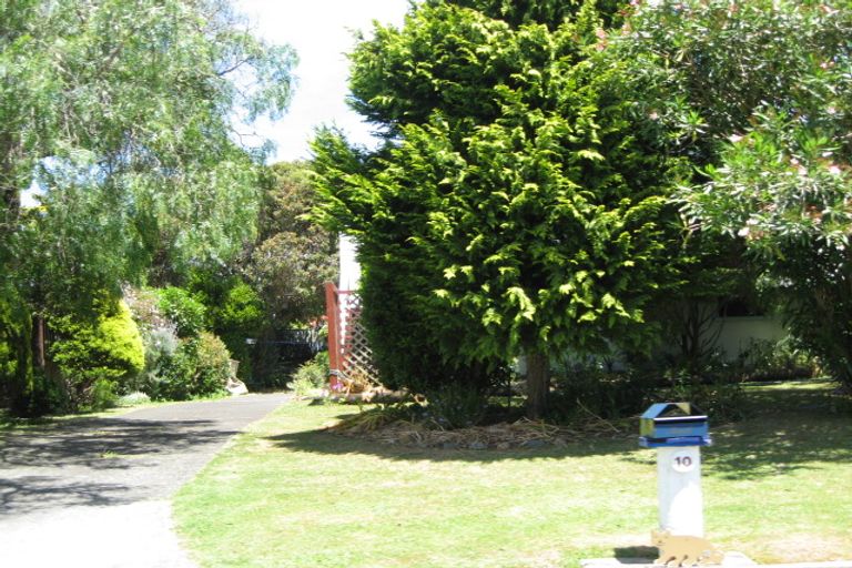 Photo of property in 10 Taihiki Road, Clarks Beach, 2122