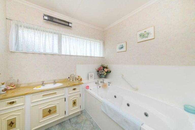 Photo of property in 20 Caulfield Place, Awapuni, Palmerston North, 4412