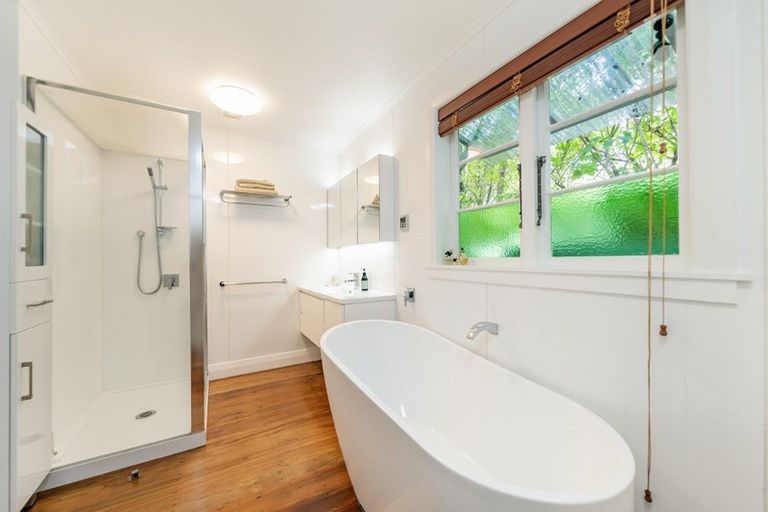 Photo of property in 82 Pinehaven Road, Pinehaven, Upper Hutt, 5019