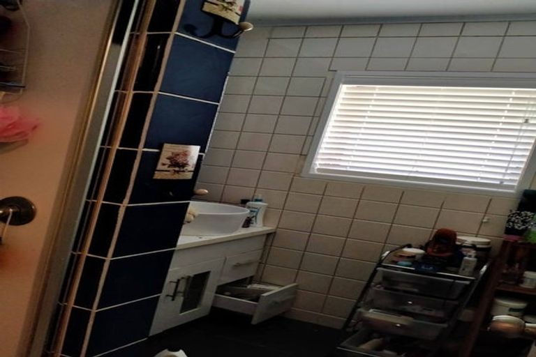 Photo of property in 16 Valhalla Drive, Beach Haven, Auckland, 0626