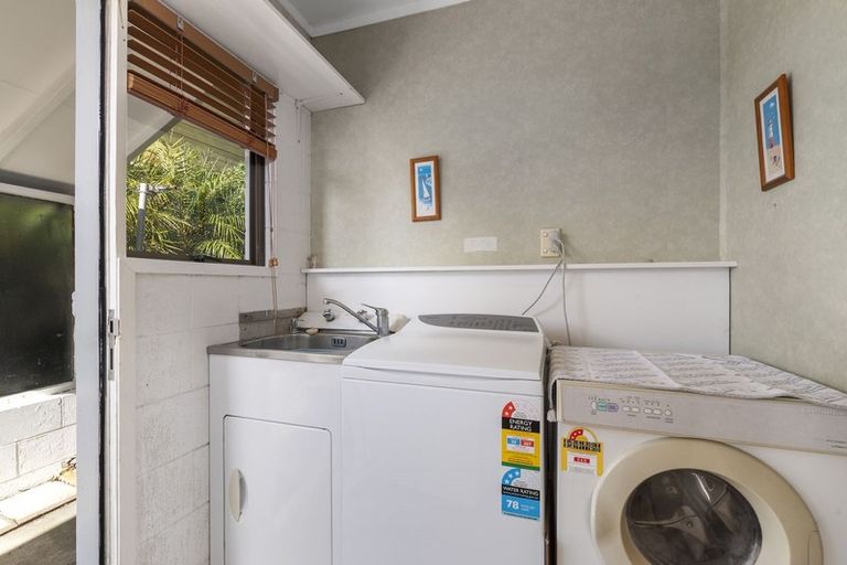 Photo of property in 1/1 Oaktree Avenue, Browns Bay, Auckland, 0630